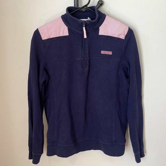 Vineyard Vines Tops - 🐳Vineyard Vines Sweatshirt
